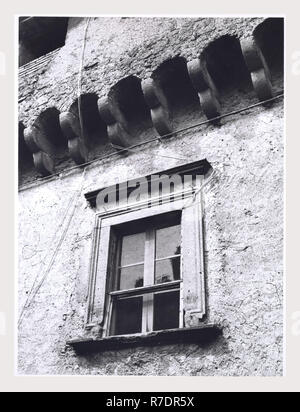 Viterbo Lazio Palazzo Baronale Carbognano, c'est mon l'Italie, l'Italie Pays de l'histoire visuelle, de l'architecture médiévale. Construit au xvie siècle par les Farnèse, le palais de la famille a ensuite été transmis à la famille le palais Sciarra a servi de retraite favorite de Giulia Farnèse. La structure a une façade fortifiée, avec des tours et des créneaux. Banque D'Images