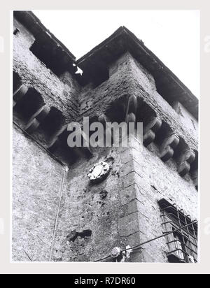 Viterbo Lazio Palazzo Baronale Carbognano, c'est mon l'Italie, l'Italie Pays de l'histoire visuelle, de l'architecture médiévale. Construit au xvie siècle par les Farnèse, le palais de la famille a ensuite été transmis à la famille le palais Sciarra a servi de retraite favorite de Giulia Farnèse. La structure a une façade fortifiée, avec des tours et des créneaux. Banque D'Images