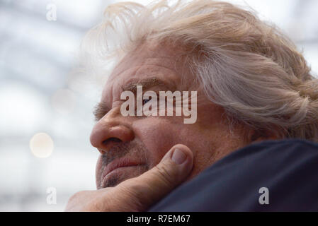 Rome, Italie. Le 08 déc, 2018. ROME, s'ouvre la 17e édition de PiÃ¹ PiÃ¹ libri liberi, la Foire nationale de la petite et moyenne édition. Dans la galerie de Beppe Grillo. Agence Photo crédit : indépendante/Alamy Live News Banque D'Images