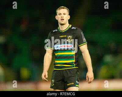 Northampton, Royaume-Uni. 8 décembre 2018. Rory Hutchinson de Northampton Saints au cours de l'European Rugby Challenge Cup match entre Northampton Saints et Dragons. Andrew Taylor/Alamy Live News Banque D'Images