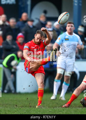 Coventry, Royaume-Uni. 8 décembre 2018. Tom Kessell (Coventry) éruptions pour position au cours du match de coupe de championnat joué entre Coventry rfc et Doncaster Knights rfc au Butts Park Arena, Coventry. Credit : Phil Hutchinson/Alamy Live News Banque D'Images