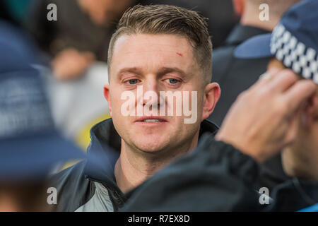 Tommy Robinson (photo) et des anciens combattants à la tête d'une trahison de l'UKIP Brexit - Brexit signifie quitter Mars à central London à Westminster. Banque D'Images