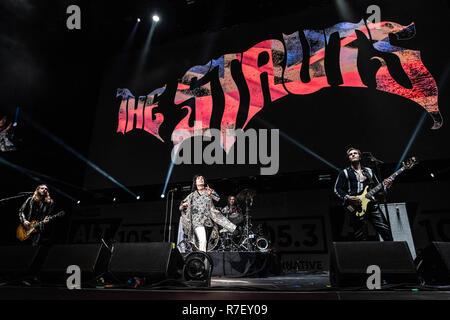 San Jose, Californie, USA. 8 décembre 2018. Adam Slack, Gethin Davies, Luc Spiller et Jed Elliot du framework Struts effectuer au SAP sur scène Centre au cours de l'ALT 105,3 pas si douce nuit à San Jose, Californie. Photo : Chris Tuite/imageSPACE/MediaPunch MediaPunch Crédit : Inc/Alamy Live News Banque D'Images