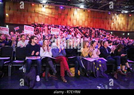 Londres, Royaume-Uni. 9Th Mar, 2018. Des centaines de personnes sont vu assister à la manifestation.Des centaines de personnes participent à la meilleure pour la Grande-Bretagne et le vote du peuple de la campagne de rassemblement au centre Excel de Londres est à la veille de la semaine au cours de laquelle le Parlement votera sur le premier ministre Theresa May's Brexit traitent de retrait. Credit : Dinendra Haria SOPA/Images/ZUMA/Alamy Fil Live News Banque D'Images