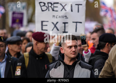 Brexit trahison de mars. Les protestataires ont manifesté à ce qu'ils considèrent comme une trahison par le gouvernement britannique à ne pas suivre à travers avec la sortie de l'UE dans sa totalité après le référendum. Tommy Robinson, Brexit signifie quitter Banque D'Images