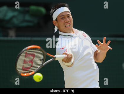 Joueur japonais Kei Nishikori en action à Wimbledon, Londres, Angleterre, Royaume-Uni. Banque D'Images