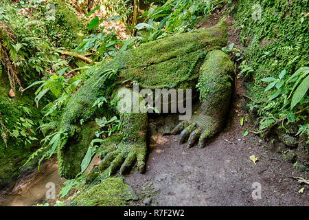 La sculpture d'un dragon de Komodo, Ubud, Bali, Indonésie Banque D'Images