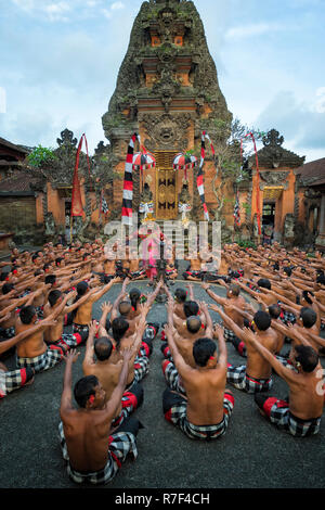 Performance de la danse Kecak Bali, Ubud, Bali, Indonésie Banque D'Images