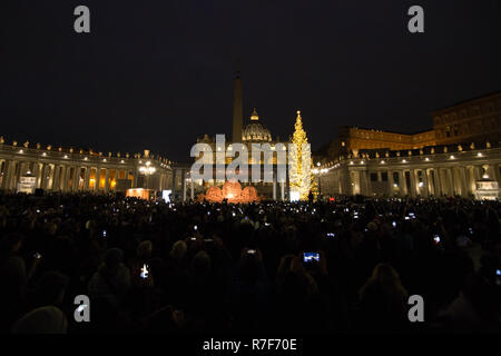 Rome, Italie. 07Th Nov, 2018. La cérémonie d'ouverture de crèche de sable et l'éclairage de l'arbre de Noël sur la Place Saint Pierre Crédit : Matteo Nardone/Pacific Press/Alamy Live News Banque D'Images