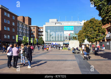 Primark fashion store et Lady Godiva statue sur Broadgate piétonne Plaza, Coventry, West Midlands, England, United Kingdom Banque D'Images