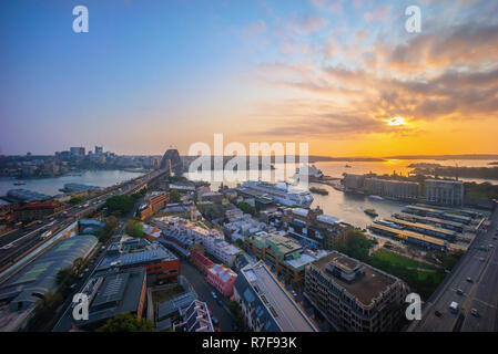 Beau Lever de soleil à Sydney City Skyline Banque D'Images