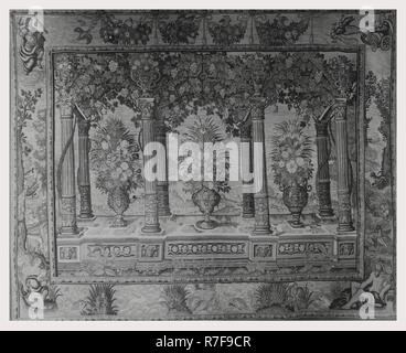 Pergola (8 colonnes) avec les urnes de fleurs dans intercolumnations Banque D'Images