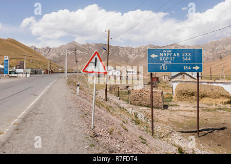 Sary-Tash, Kirghizistan 21 Août 2018 : Sary-Tash ville frontière au Kirghizistan pour le Tadjikistan voisin sur la route du Pamir en Asie centrale Banque D'Images