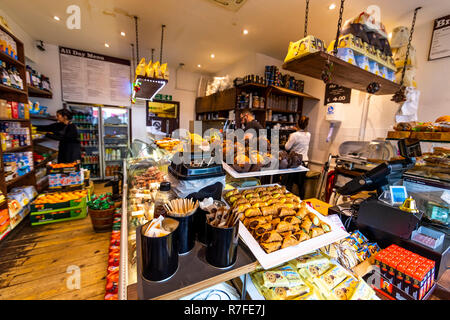 La Piccola Deli, traiteur italien à puce sur Stratford Road, Kensington, Londres. Banque D'Images