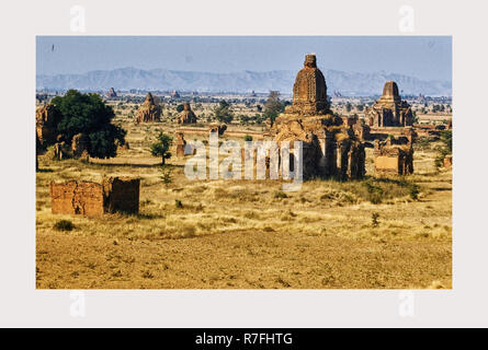 Le Myanmar, Birmanie, Pagan, stupas, 1966 ou plus tôt, villes perdues d'Asie, l'architecture, l'Asie du sud-est. Banque D'Images