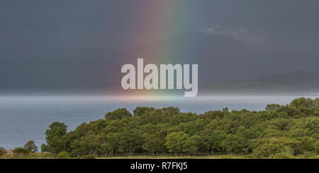 Le format paysage. Vues avec arc-en-ciel, de plus Auchnacraig Grasspoint et vers Oban. Grasspoint, Mull, Isle of Mull, Argyll and Bute, Ecosse Banque D'Images