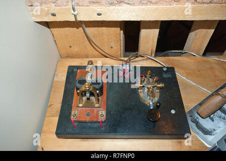Vieux télégraphe pour envoyer et recevoir des messages en utilisant le code Morse, musée de Fort Calgary, Calgary, Alberta, Canada Banque D'Images