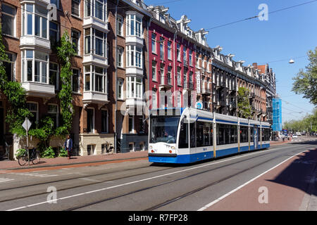 Le Tram à Amsterdam, Pays-Bas Banque D'Images