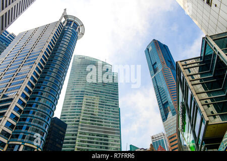 Singapour - 16 NOVEMBRE 2018 : les bâtiments modernes de Singapour au quartier des affaires avec ciel bleu. Singapour est le quatrième lea Banque D'Images