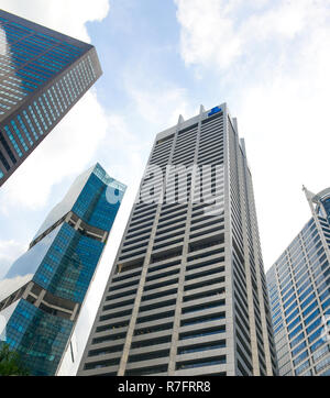 Singapour - 16 NOVEMBRE 2018 : les bâtiments modernes de Singapour au quartier des affaires avec ciel bleu. Singapour est le quatrième lea Banque D'Images