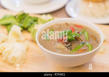 Soupe de noix de coco en crabe ou ragoût de crabe - Selective focus Banque D'Images