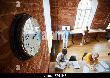 Travailler au bureau Banque D'Images