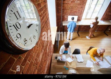 Horloge sur le mur Banque D'Images