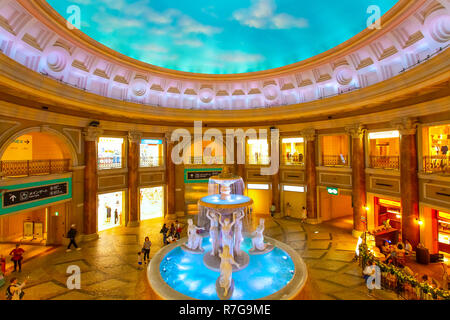 Tokyo, Japon - 20 Avril 2018 : Venus Fort fait partie de la Palette Town complexe dans Odaiba, un centre commercial avec la Renaissance, qui est un à poppular Banque D'Images