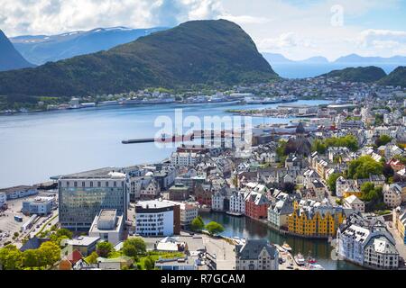 Vue depuis la montagne Aksla à la ville d'Alesund , Norvège Banque D'Images