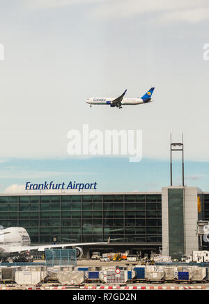 Condor avion sur l'aéroport de Francfort, Allemagne Banque D'Images