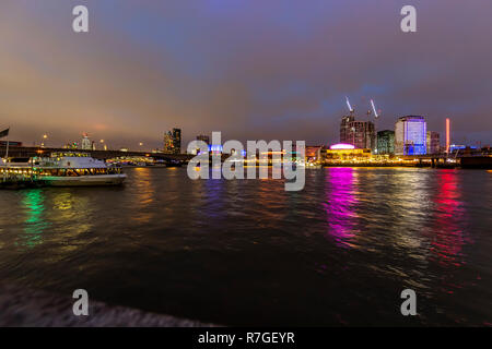 Le Royal Festival Hall et de l'argent à partir de Tours quay Victoria Embankment. UK Banque D'Images