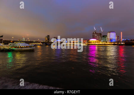 Le Royal Festival Hall et de l'argent à partir de Tours quay Victoria Embankment. UK Banque D'Images