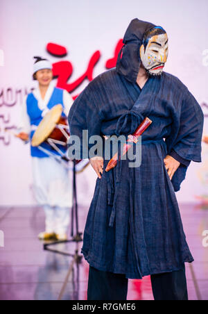 ANDONG , CORÉE DU SUD - OCT 01 : l'exécution de l'acteur coréen traditionnel Maskdance à Andong Corée du Sud, le 01 octobre 2018 , le festival il Maskdance Banque D'Images
