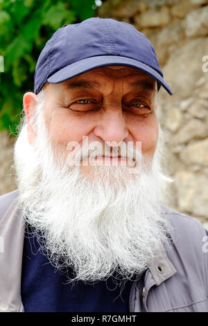 Portrait d'homme barbu portant une casquette Banque D'Images