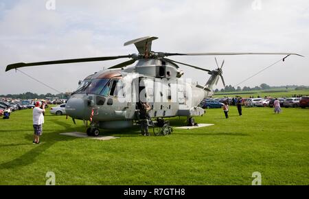 Merlin Mk4 de la Royal Navy à l'hélicoptère voler Shuttleworth Airshow Marine 2018 Banque D'Images