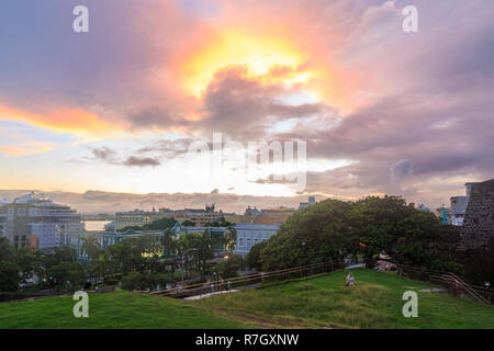 Au Castel San Cristobal, Puerto Rico - 30 novembre, 2016:San Juan vieille ville paysage urbain de San Cristobal Castel pendant le coucher du soleil à San Juan, Puerto Rico Banque D'Images