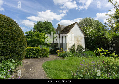 La maison d'été jardin à l'Cowper et Newton musée, Olney, Buckinghamshire, Royaume-Uni ; le poète William Cowper utilisé la maison d'été à écrire. Banque D'Images