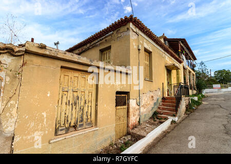 Pylos, Grèce - Octobre 2th, 2018 : Ancienne maison traditionnelle à proximité du centre-ville de Pylos (Grèce). Banque D'Images