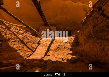 Plus de toit s'est effondré dans les chambres Chambre Lune Ruine sur Cedar Mesa, créé par l'Ancestral Puebloan People et une fois partie d'Oreilles Ours National Monument, ut Banque D'Images