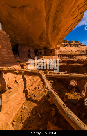 Plus de toit s'est effondré dans les chambres Chambre Lune Ruine sur Cedar Mesa, créé par l'Ancestral Puebloan People et une fois partie d'Oreilles Ours National Monument, ut Banque D'Images