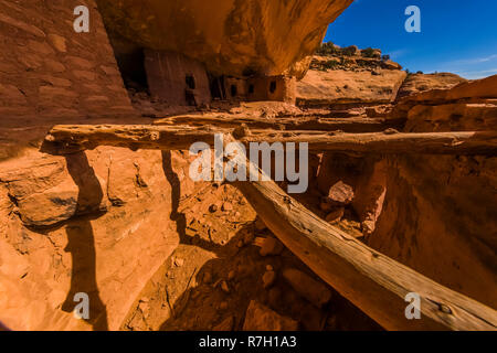 Plus de toit s'est effondré dans les chambres Chambre Lune Ruine sur Cedar Mesa, créé par l'Ancestral Puebloan People et une fois partie d'Oreilles Ours National Monument, ut Banque D'Images