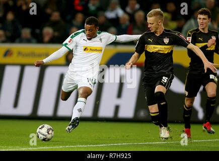 Firo : 09.12.2018, football, 1.Bundesliga, la saison 2018/2019, Borussia Mönchengladbach - VFB Stuttgart, duels, Alassane MOYEN, Borussia Mönchengladbach Borussia Mönchengladbach BMG, Timo BAUMGARTL, le VfB Stuttgart, figure d'ensemble, dans le monde d'utilisation | Banque D'Images