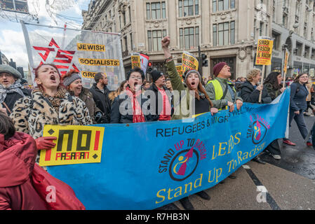 Londres, Royaume-Uni. 9Th Mar, 2018. Une démonstration par des contre-marches anti-fascistes dans l'opposition à Tommy Robinson's pro-fasciste Brexit mars. La marche qui comprenait à la fois rester et laisser les anti-fascistes se sont réunies à la BBC à à à un rassemblement à Downing St. Police avait émis des conditions à ces deux événements conçus pour maintenir les deux groupes bien écartées. Crédit : Peter Marshall/Alamy Live News Banque D'Images