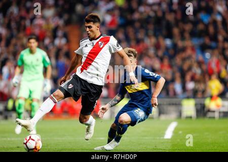 Madrid, Espagne. 9Th Mar, 2018. Exequiel Alejandro Palacios et Julio Alberto Buffarini (Boca Juniors) est en compétition pour la balle durant le deuxième match de jambe entre River Plate et Boca Juniors dans le cadre de la finale de la Copa Libertadores de la CONMEBOL 2018 au Stade Santiago Bernabeu à Madrid.River Plate a remporté le titre de la Copa Libertadores 2018 en battant de Boca Juniors. Credit : Manu Haiti/SOPA Images/ZUMA/Alamy Fil Live News Banque D'Images