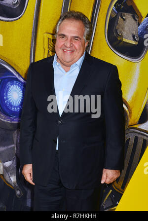 Los Angeles, USA. 09Th Nov, 2018. Jim Gianopulos arrive à la première de Paramount Pictures' 'Bumblebee' au théâtre chinois de Grauman le 9 décembre 2018 à Hollywood, Californie. Credit : Tsuni/USA/Alamy Live News Banque D'Images