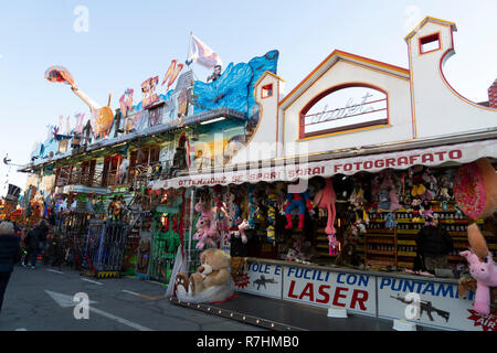 Gênes, Italie. 9Th Mar 2018. - Luna Park de Noël traditionnel est ouvert juste le plus grand d'Europe avec plus de 15000 visiteurs par jour Crédit : Andrea Izzotti/Alamy Live News Banque D'Images