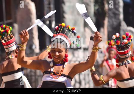 Kisama, Nagaland. 11Th Feb 2018. Membre de la tribu Naga de Zeliang effectue le dernier jour de la statue d'festival au Village du patrimoine de Naga Kisama, quelques 10 kms de Kohima, la capitale de l'Inde du nord-est de l'état de Nagaland. Credit : Caisii Mao/Alamy Live News Banque D'Images