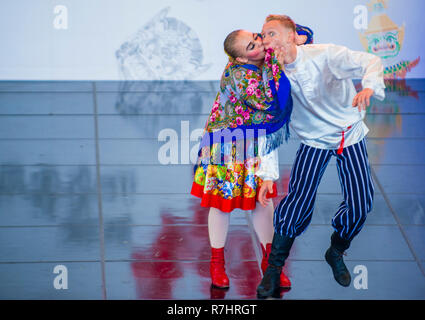 Des danseurs Russain de Rovesniki Choreographic ensemble se produisent au festival de la danse maskale qui s'est tenu à Andong, en Corée du Sud Banque D'Images