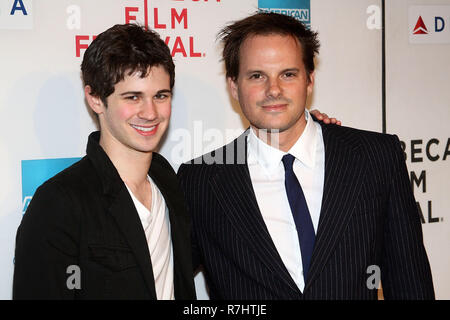 NEW YORK - 23 avril : Connor Paolo et directeur Andrew Lancaster assister à la 8e édition du Festival du film de Tribeca 'accident' première au BMCC Tribeca Performing Arts Centre le 23 avril 2009 à New York. (Photo par Steve Mack/S.D. Mack Photos) Banque D'Images