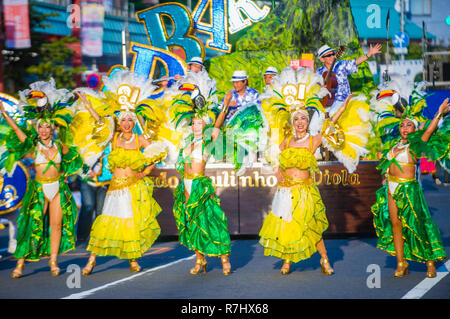 TOKYO - 25 Août : Les participants au carnaval de samba d'Asakusa à Tokyo au Japon le 25 août 2018. L'Asakusa samba carnival est le plus grand du genre en Banque D'Images